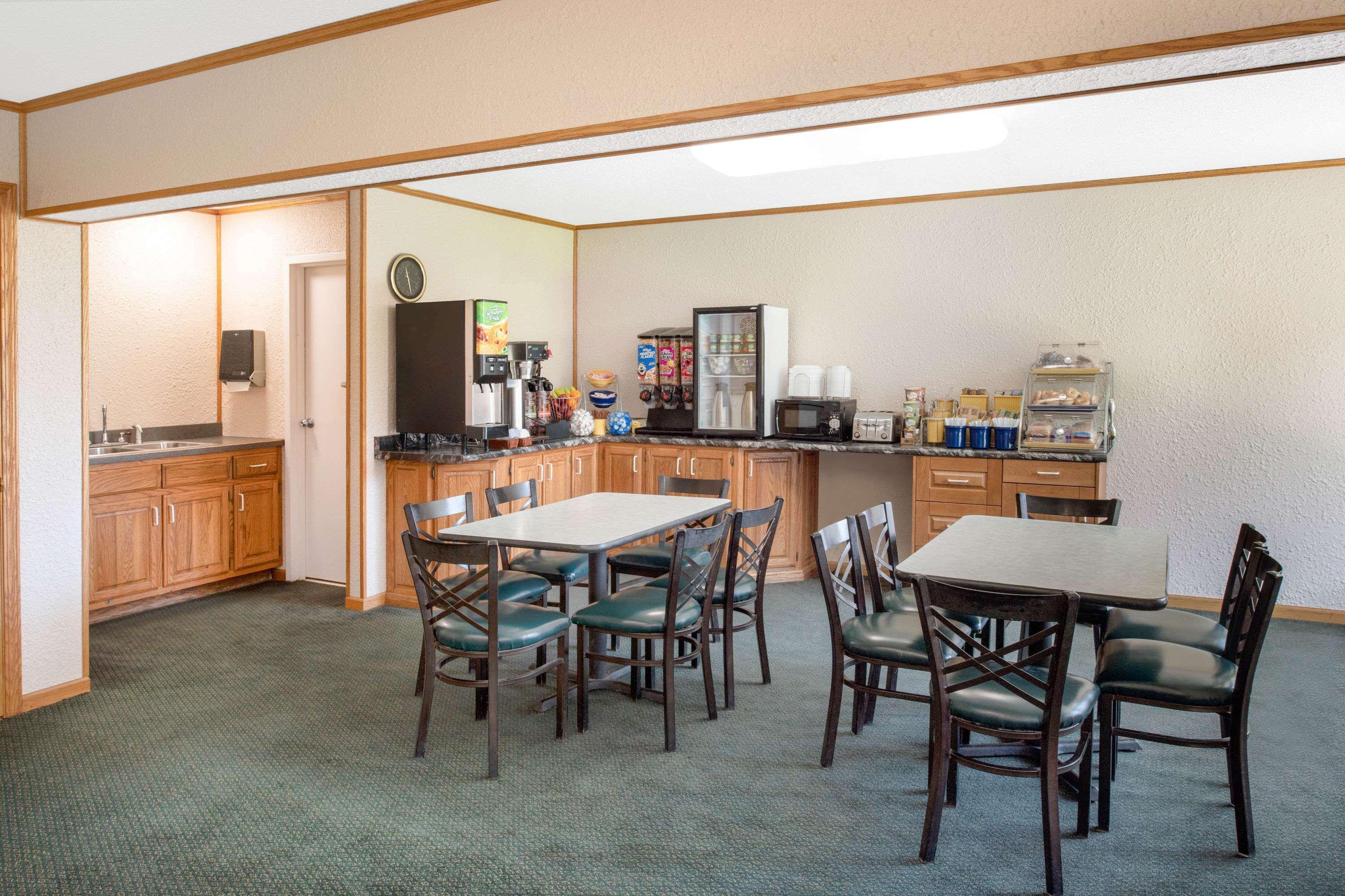 Days Inn By Wyndham Salem, Il Экстерьер фото
