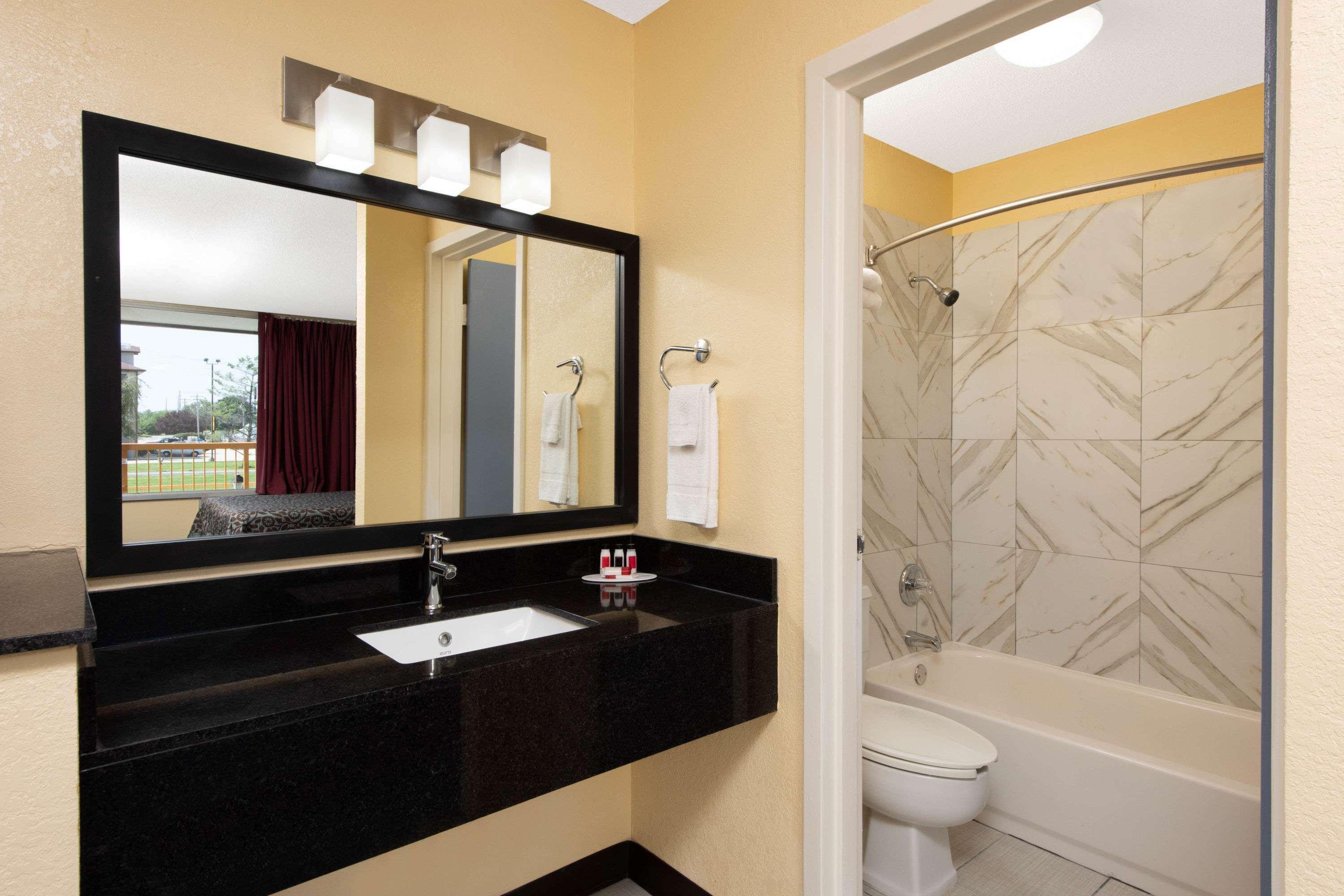 Days Inn By Wyndham Salem, Il Экстерьер фото