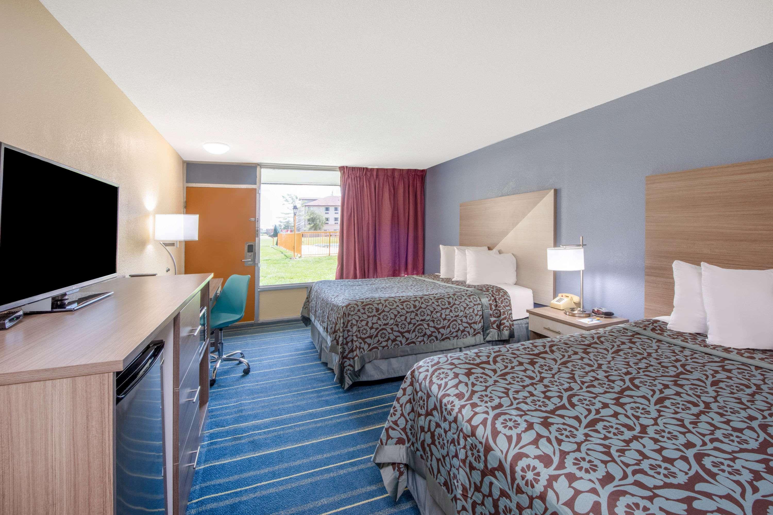 Days Inn By Wyndham Salem, Il Экстерьер фото