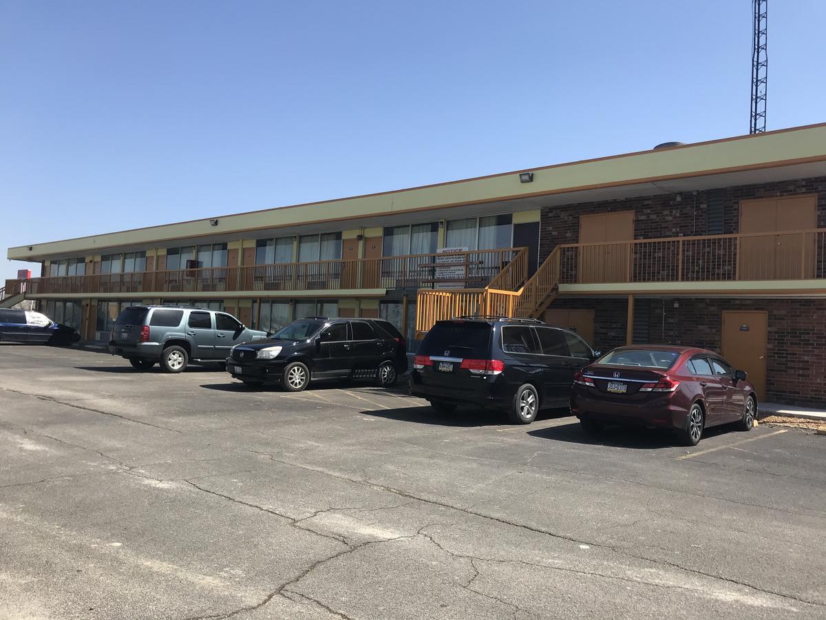 Days Inn By Wyndham Salem, Il Экстерьер фото